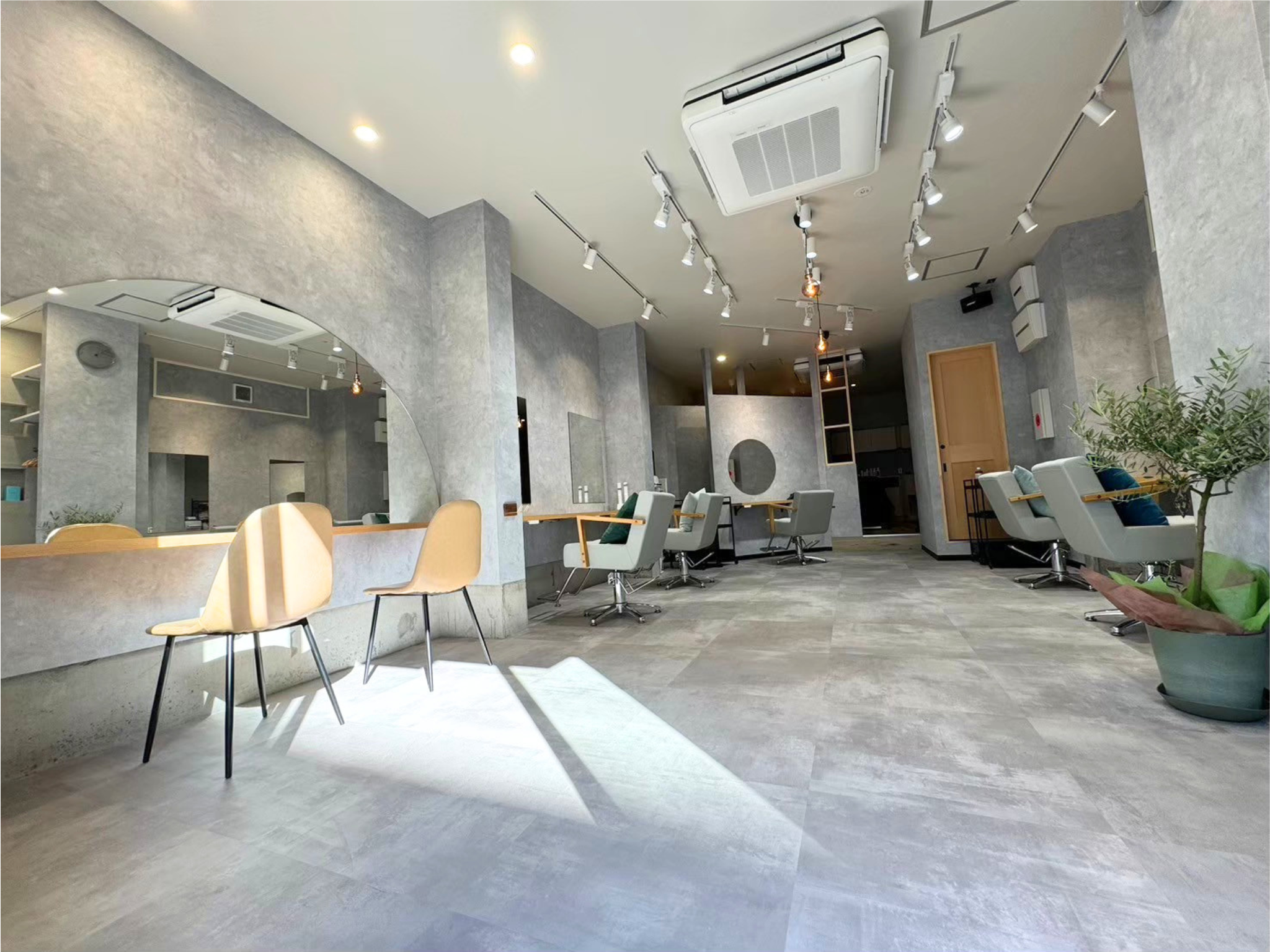 NEEM Couleur 国分寺北口の店内